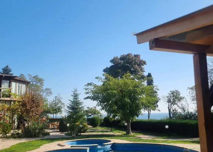 Complex Maxim - Sea View And Free Parking Pensiune 3*