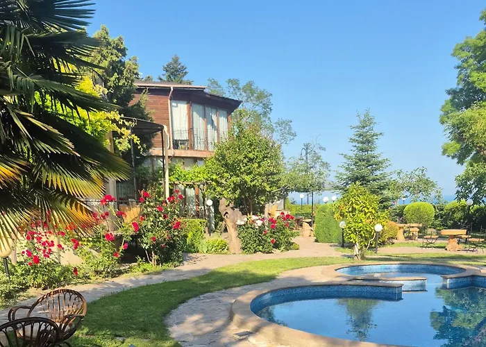 Complex Maxim - Sea View And Free Parking Pensiune 3*